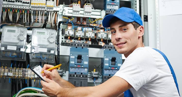 You are currently viewing Electrician Digital Marketing: Why Being “Available 24/7” Is Costing You Jobs
